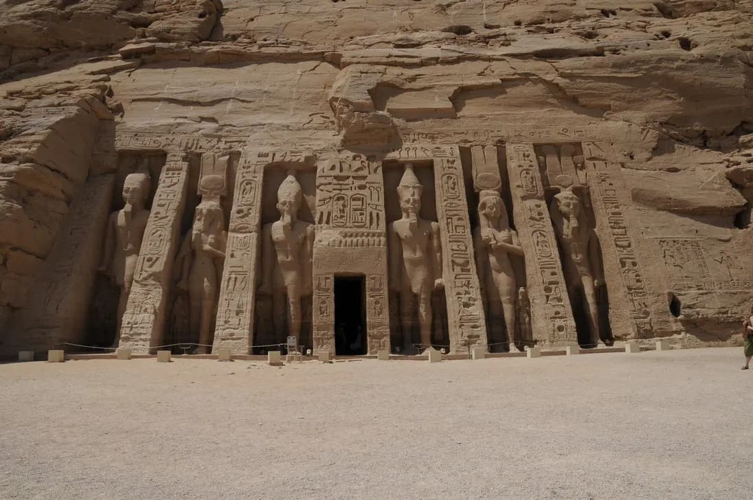 Trip To Abu Simbel from Aswan by Flight thumbnail 3